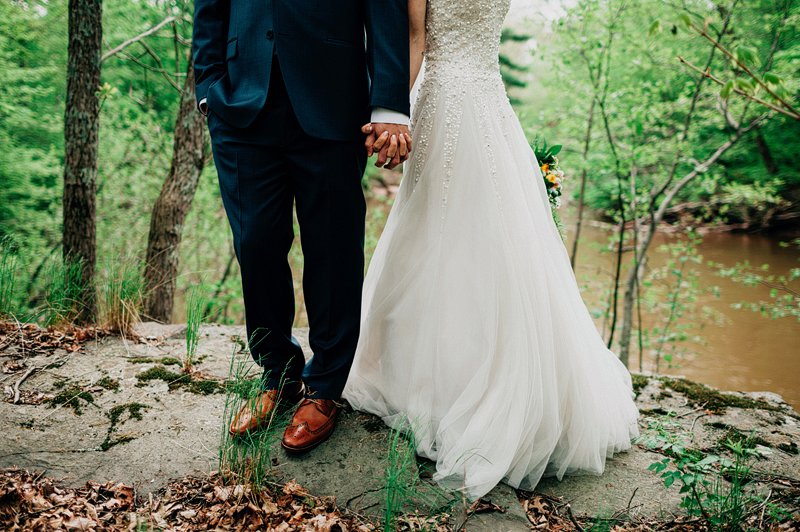 how to pose wedding couple