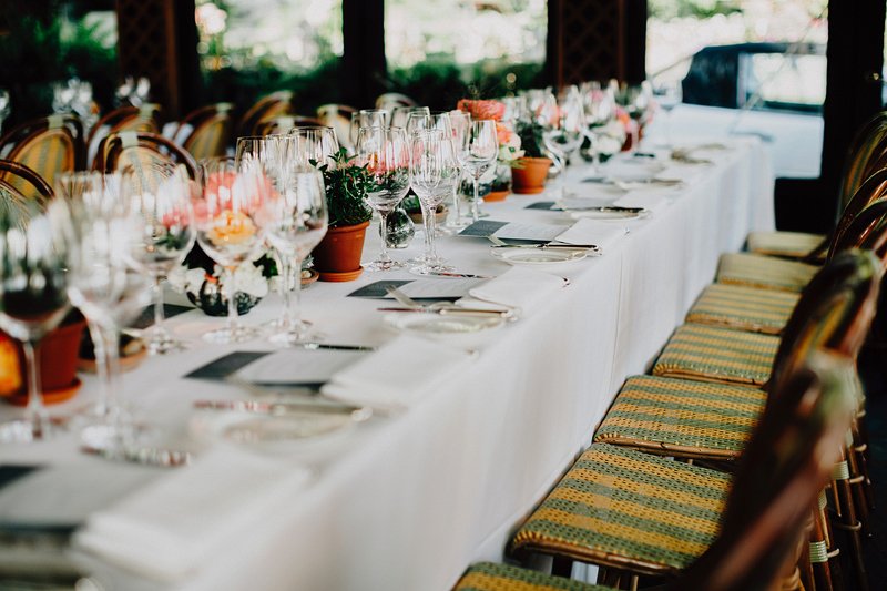 table setting river cafe wedding 1