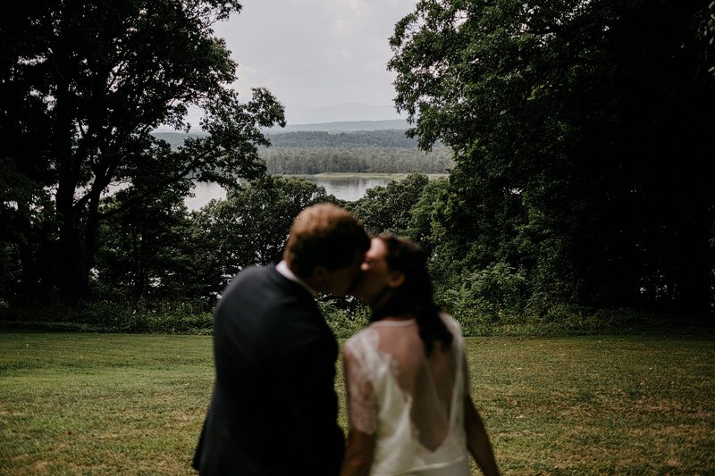 Hudson New York Oak Hill Summer Wedding