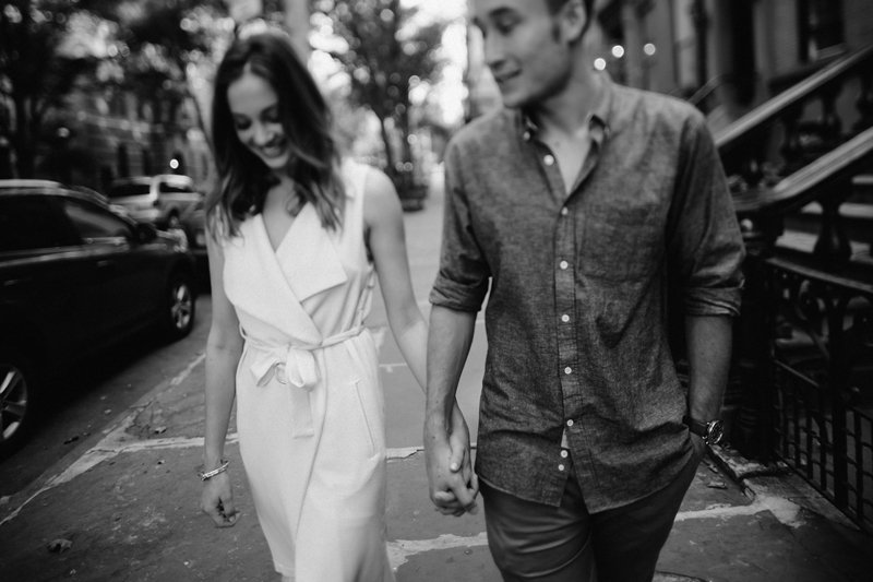 stylish brooklyn heights promenade engagement session