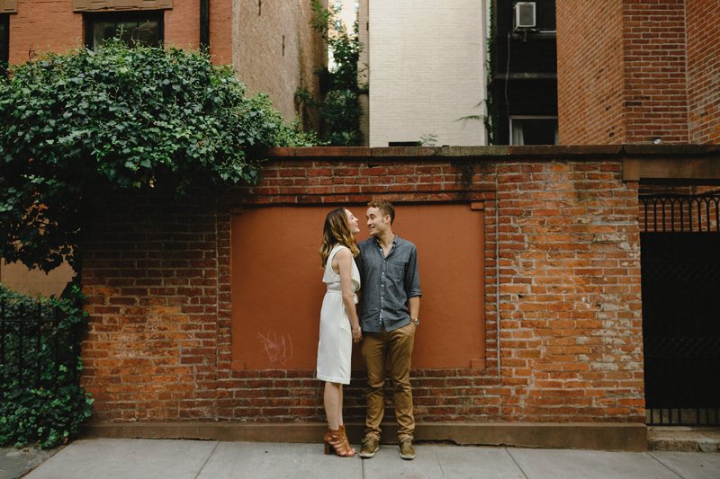 stylish brooklyn heights promenade engagement session