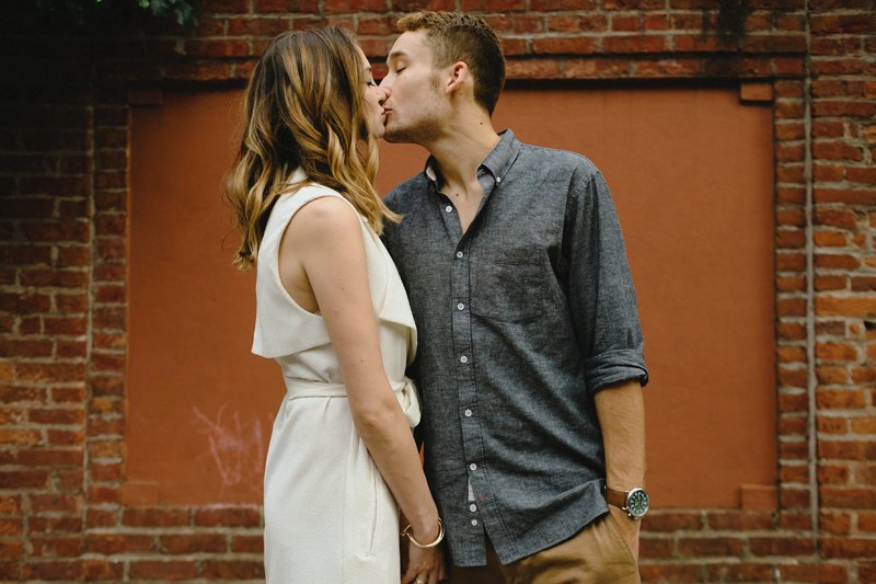 stylish brooklyn heights promenade engagement session