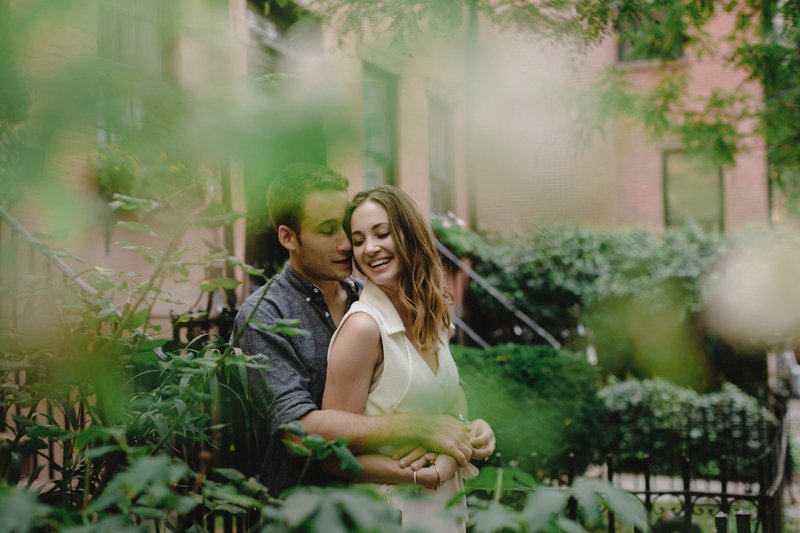 stylish brooklyn heights promenade engagement session