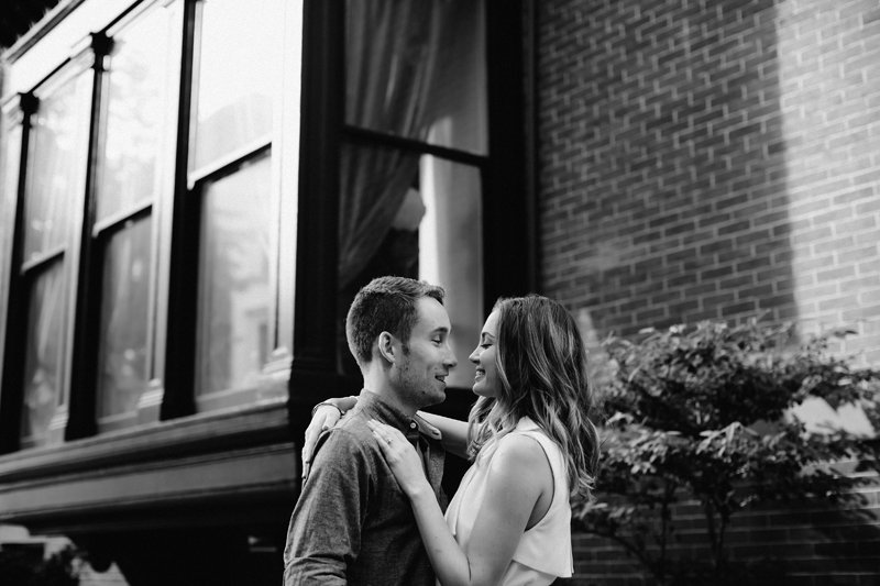 stylish brooklyn heights promenade engagement session