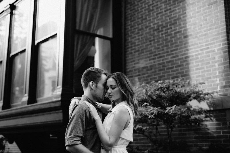 stylish brooklyn heights promenade engagement session