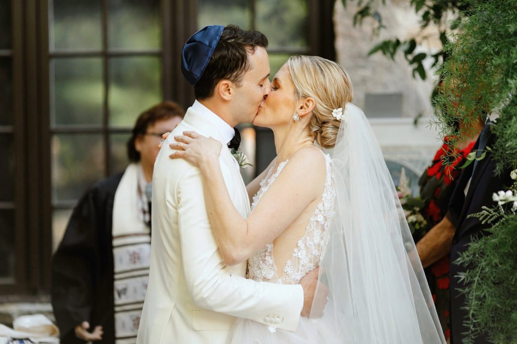A Modern Jewish Wedding in the Hudson Valley Troutbeck